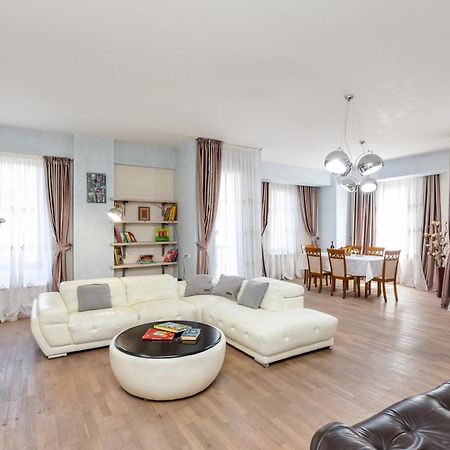 Serviced Apartment On Rustaveli Avenue 9 Tbilisi Bagian luar foto