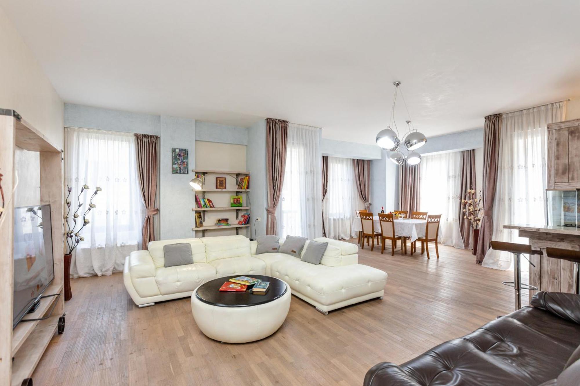 Serviced Apartment On Rustaveli Avenue 9 Tbilisi Bagian luar foto