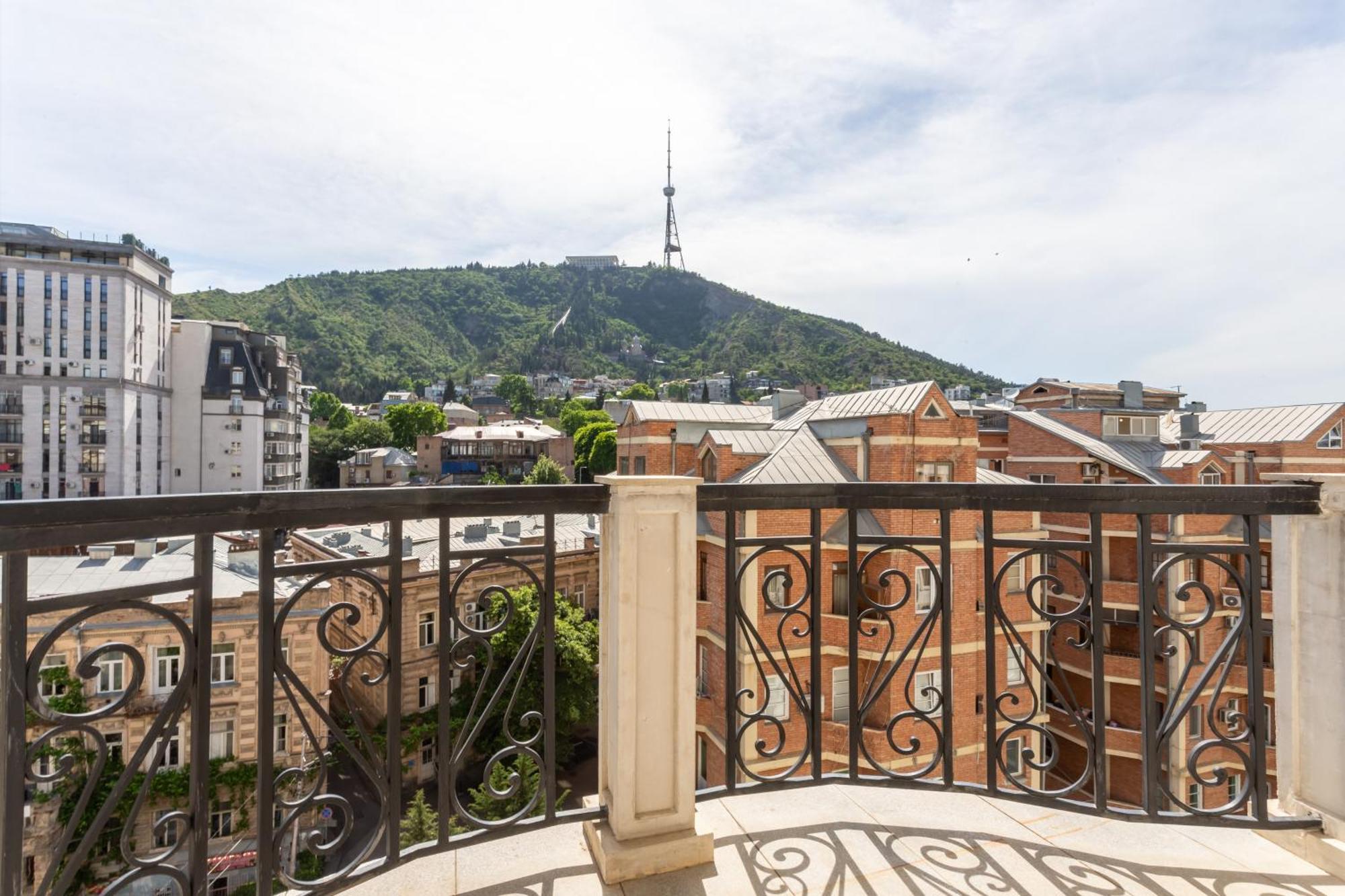 Serviced Apartment On Rustaveli Avenue 9 Tbilisi Bagian luar foto