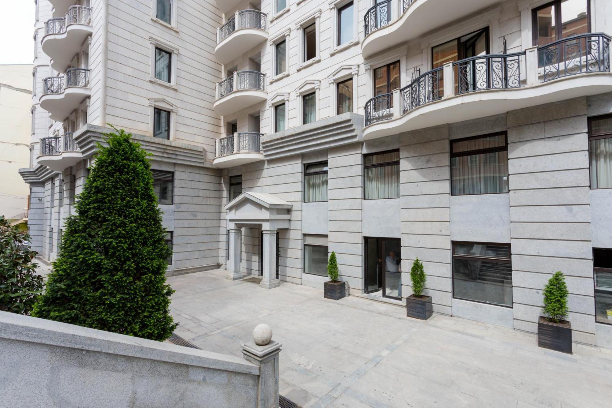 Serviced Apartment On Rustaveli Avenue 9 Tbilisi Bagian luar foto